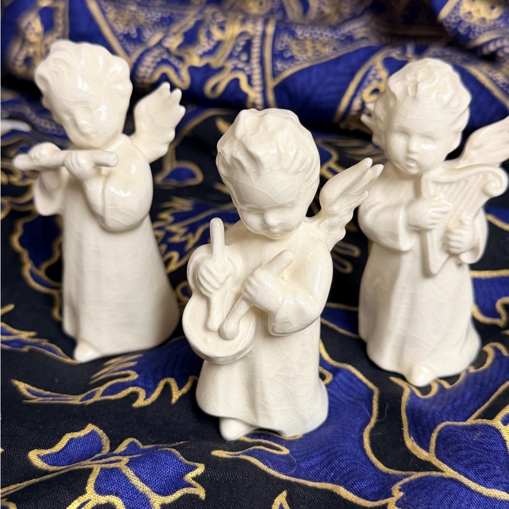 Source Unknown Cream Angel Figurines Set